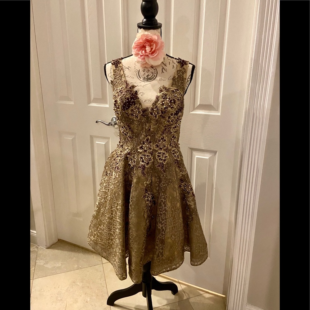 Cocktail Dress for the classy and sexy gal.  🥂👗